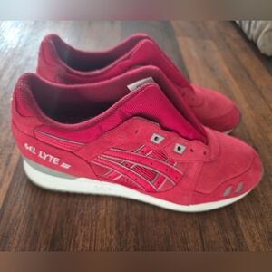ASICS Gel Lyte III Red Suede Split Tongue Sneakers
Men’s Size 11.5